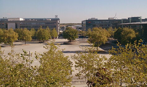 Blick auf den Expo Plaza Hannover vom Gebäude der Hochschule Hannover