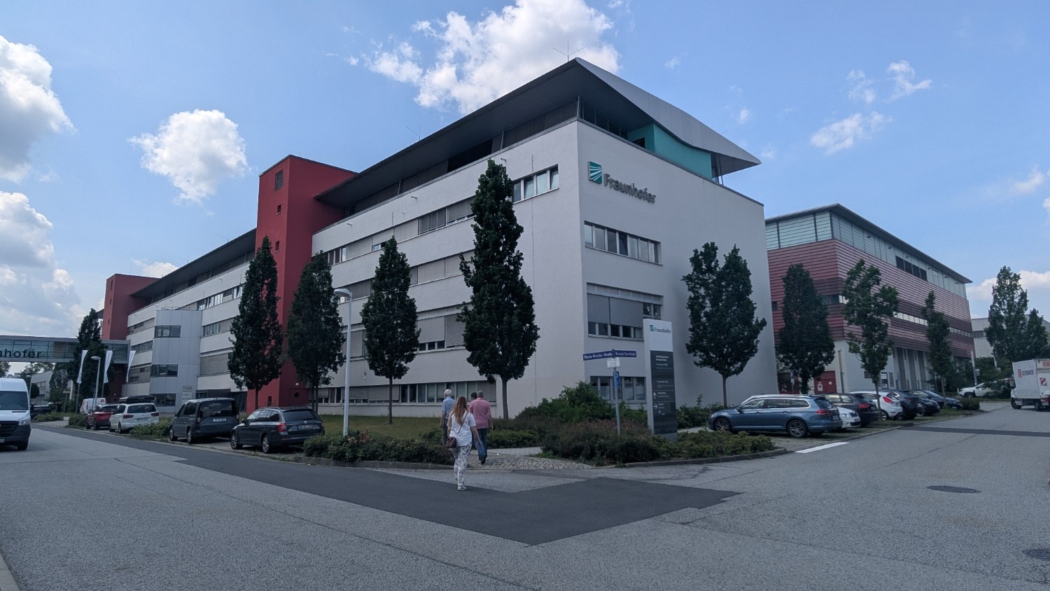 Abbildung 1: Fraunhofer-Gebäude des IPMS in Dresden