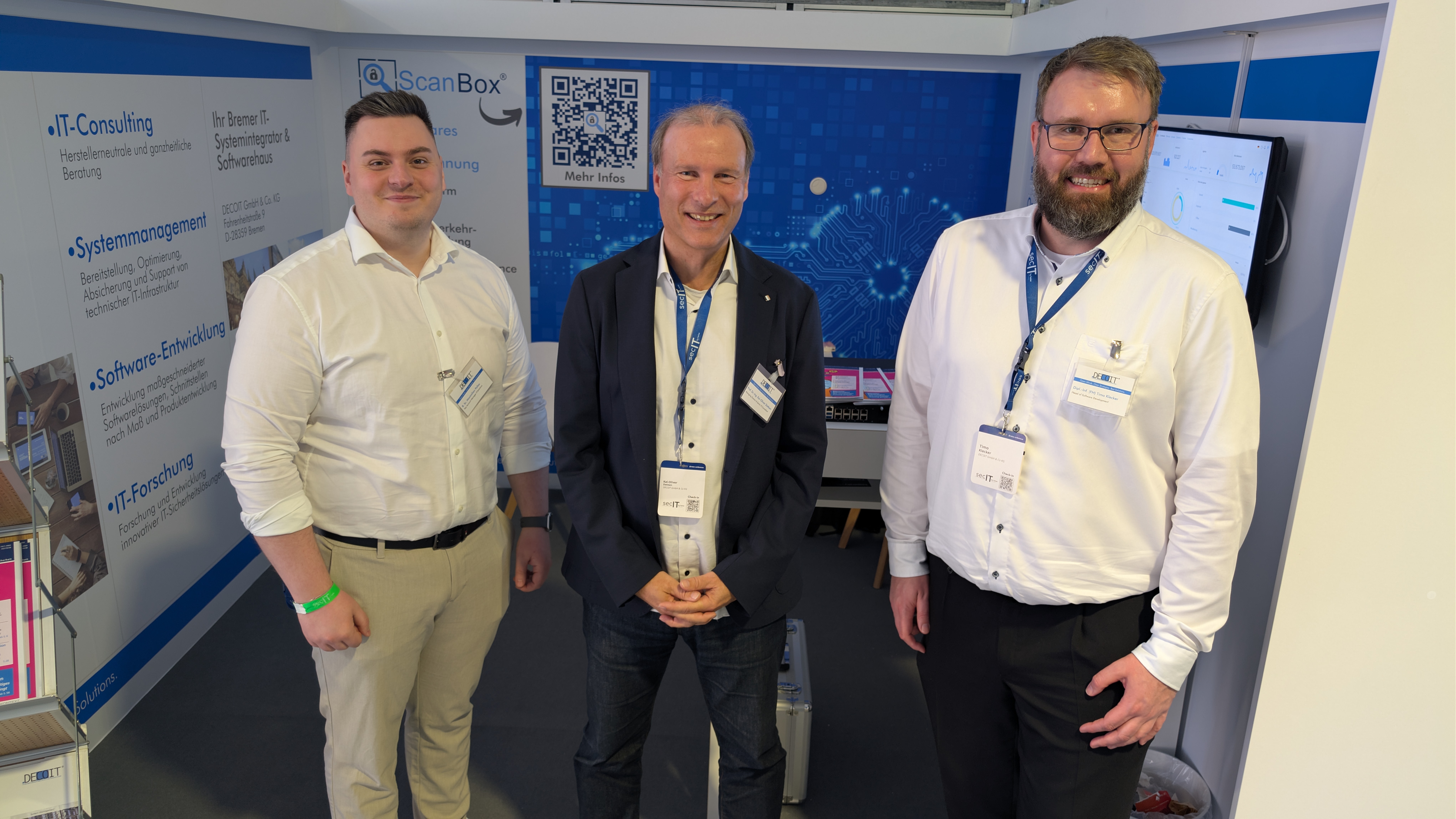 Abbildung 4: Das Team am Stand der DECOIT®