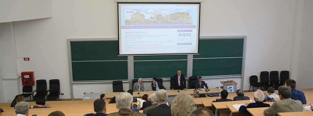 Abbildung 2: Eröffnung der IDAACS-Konferenz im PRECIS (Fakultät für Automation und Computer)