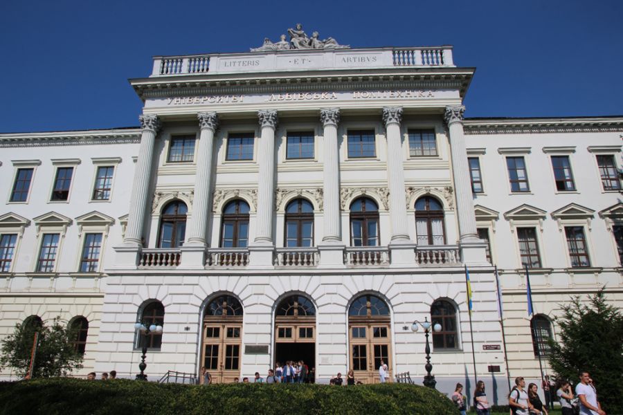 Abbildung 1: Haupteingang der Lviv Polytechnic National University