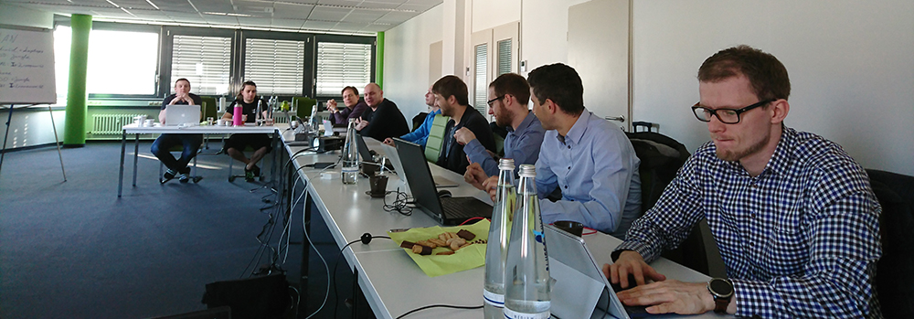 Abbildung 2: Konferenzraum von reventix in Berlin mit allen anwesenden Partnern