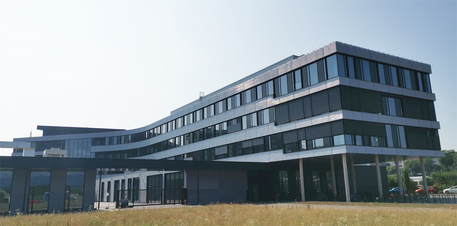 Abbildung 1: Außenansicht des neuen Gebäudes des Fraunhofer IEE in Kassel