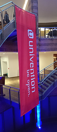 Abbildung 2: Univention zeigt Flagge im Innenraum des Swiss-Hotels